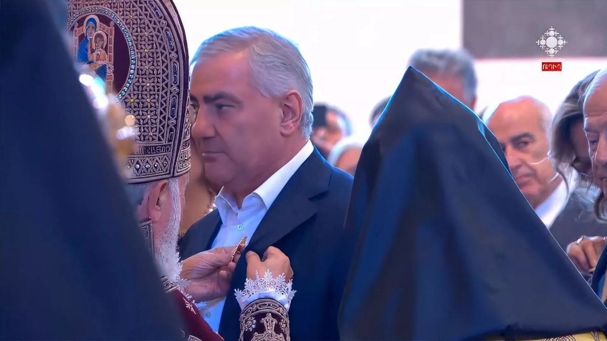 «Уверены, что вы сильны духом»: Католикос Гарегин II поздравил Самвела Карапетяна